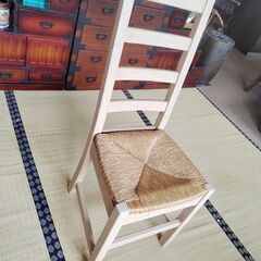 【再掲載】シンプルな引き出し付きデスク＆チェアの画像