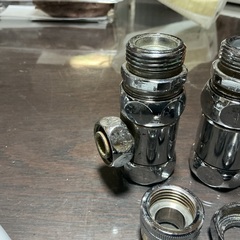 食洗機に接続していた水道パイプジャンク　未使用洗濯用水道金具？流しの蛇口の先の画像