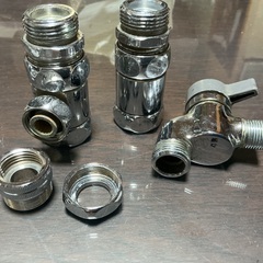 食洗機に接続していた水道パイプジャンク　未使用洗濯用水道金具？流しの蛇口の先の画像