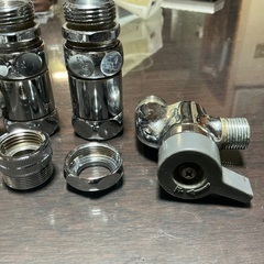 食洗機に接続していた水道パイプジャンク　未使用洗濯用水道金具？流しの蛇口の先の画像