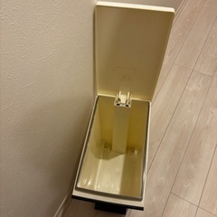 ゴミ箱45リットル クード ペダル式ゴミ箱の画像