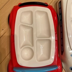 お子様ランチの入れ物の画像