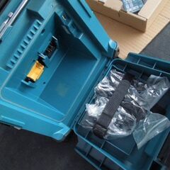 マキタ　コンボキット　CK1010　展示品　ラジオ付TV　LEDワークライト　充電器　充電池　ソフトケースの画像