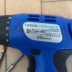 電動ドライバードリル 7.2V 青　コードレス 一式の画像