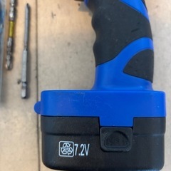 電動ドライバードリル 7.2V 青　コードレス 一式の画像