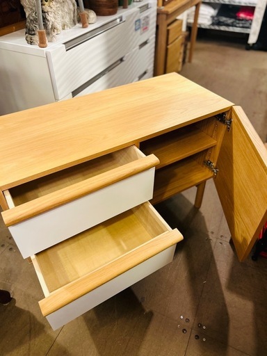 《売約済》【8万円】IDEE idée STILT SIDEBOARD S イデー スティルト サイドボード S キャビネット リビング収納 収納家具 木製サイドボード 北欧モダン デザイナーズ家具 ナチュラル収納 ローボード サイドキャビネット 小型サイドボード 日本ブランド家具 interior storage wooden sideboard nordic modern designer furniture