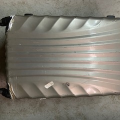 ボロスーツケースの画像