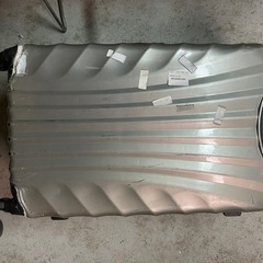 ボロスーツケースの画像