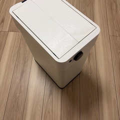 自動開閉　ゴミ箱　50L ホワイトの画像