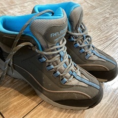 雪の日の外出用にいかがですか、
美品、 トレッキングブーツの画像