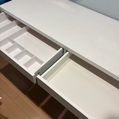 ミッケ　IKEA 学習机の画像