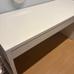 ミッケ　IKEA 学習机の画像