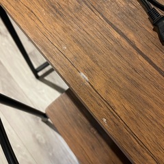 木目調デスク&チェアセット　コンセント付きの画像