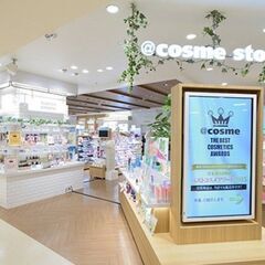 イオンモール浦和美園　アットコスメストア　レジSTAFF　未経験歓迎　いろんなコスメを手に取って選べる楽しい「コスメセレクトショップ」です。の画像