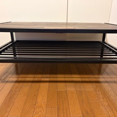 木目×黒スチール 	•	下段棚つきローテーブルの画像