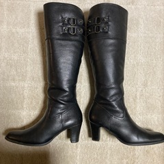 本革製のロングブーツの画像