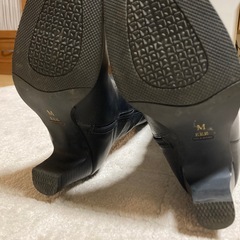 本革製のロングブーツの画像