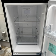 85⭐️2024年製美品★ハイアール　冷蔵庫　スリム　2ドア　マット　一人暮らし の画像