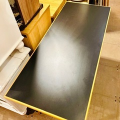 デスク 黒天板 ティーメルティ モダンデスク ワークデスク パソコンデスク PCデスク 学習机 作業机 書斎デスク ブラック天板 木製デスク スチール脚 モダン家具 インダストリアルデザイン シンプルデスク 在宅ワーク テレワーク オフィス家具 modern desk black top work desk computer ミッドセンチュリーの画像