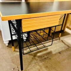 デスク 黒天板 ティーメルティ モダンデスク ワークデスク パソコンデスク PCデスク 学習机 作業机 書斎デスク ブラック天板 木製デスク スチール脚 モダン家具 インダストリアルデザイン シンプルデスク 在宅ワーク テレワーク オフィス家具 modern desk black top work desk computer ミッドセンチュリーの画像