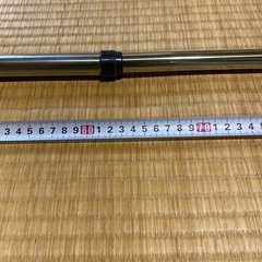 鉄の突っ張り棒。 65センチから110センチの画像