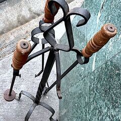 暖炉用アイアンツールスタンド 4点セット｜火ばさみ 火かき棒 火吹き棒 トング 65cm 鉄製 アンティーク調の画像