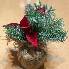 テーブルサイズのクリスマスデザイン デコレーション ポインセチアポット の画像