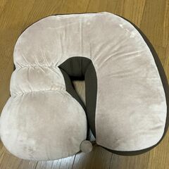 変な形！お昼寝用枕の画像