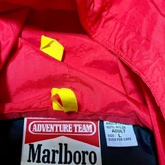 マルボロのナイロンジャケットの画像