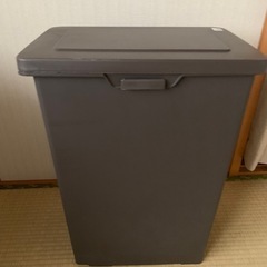 ゴミ箱の画像