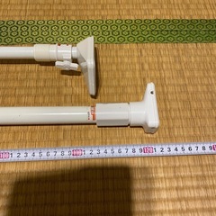 太めの突っ張り棒2本セット70センチから110センチほどの画像