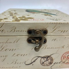 アンティーク風小物入れの画像