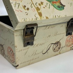 アンティーク風小物入れの画像