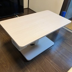 ソファーベッド& テーブルの画像