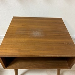 サイドテーブルの画像