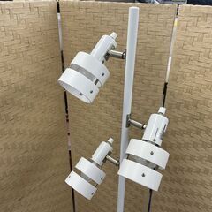 ニトリ 3灯 フロアライト 高さ150 LED ホワイト 白 スタンドライト フロアスタンド 照明 電気 間接照明 札幌市手稲区の画像