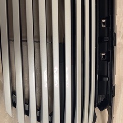 新品：ホンダ ヴェゼル 純正フロントグリルの画像