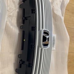 新品：ホンダ ヴェゼル 純正フロントグリルの画像