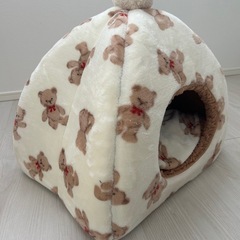 【ペット用】新品同様　ふわふわテントベッド Mサイズ／くま柄でとてもかわいいの画像
