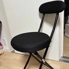 机と椅子の画像