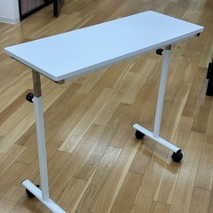 ネイル作業台で使用していた机／2台セットの画像