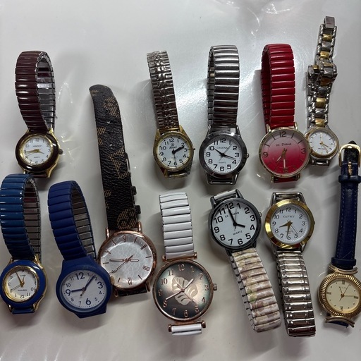 腕時計のジャンク品 (a) 西灘のアクセサリー《腕時計》の中古・古着