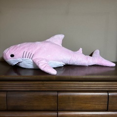 ピンクのビックなサメの画像