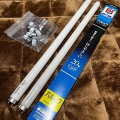 【新品】20形 蛍光灯 2本 クール色（昼光色）おまけ付きの画像