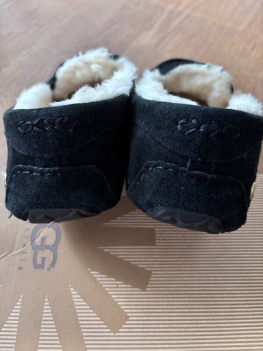 UGG モカシン黒  24センチ