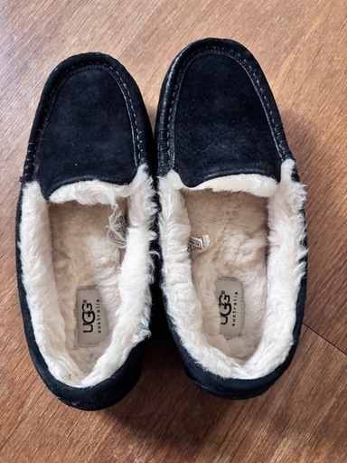 UGG モカシン黒  24センチ