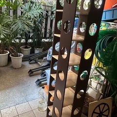 オシャレな木製回転本棚の画像