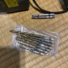インパクトドライバー、充電器付きピットもお付けしますの画像