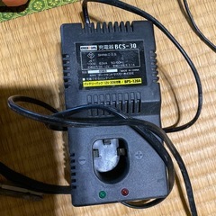 インパクトドライバー、充電器付きピットもお付けしますの画像