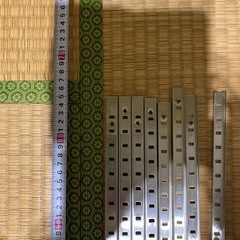 可動棚用レール　65センチ× 8本　フックもありの画像